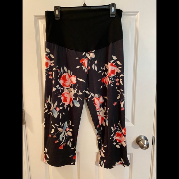 Flowered Maternity Capris - Picture 1 of 3